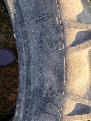 vând două cauciucuri pe 36