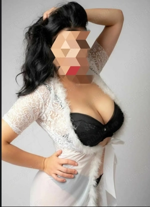 Doamna matura înaltă slim fit