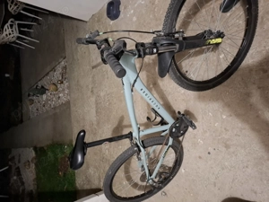 Vand bicicleta aproape noua