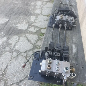 Distribuitoare cu 3 manete - imagine 2