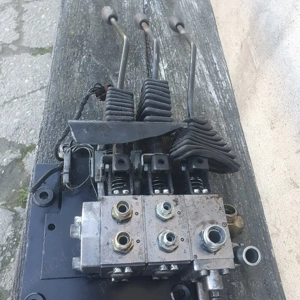 Distribuitoare cu 3 manete - imagine 3