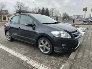 Toyota Auris Hybrid  - imagine 4