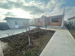 Vând casă în construcție cu teren total de 482mp+cabana locuibila