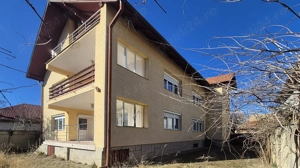 Vila cu 2 apartamente spatioase si teren de 670 mp. - imagine 2