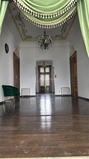 Casa boiereasca, teren 1686 mp, pretabila - clinica, hotel - Ultracentral - imagine 2