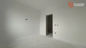 Duplex cu 5 camere si 380 mp teren cu panouri fotovoltaice - Mosnita Noua - imagine 11