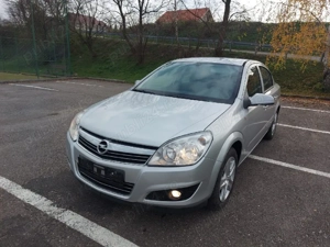 Opel Astra H Sedan 1.6 benzina 162000km - imagine 2