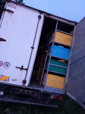 Vând camion omologat apicol, marca Mercedes-Benz - imagine 5