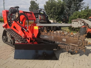 DitchWitch C24x - Utilaj senilat pentru sapat santuri  - imagine 5