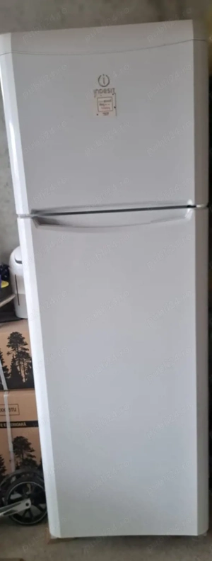 Vând combina frigorifica Indesit 
