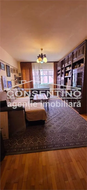 Se vinde imobil cu 4 camere, pe Unirii Sud , liber , cu 3 balcoane