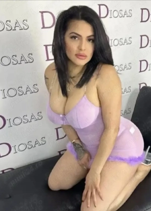 Brunetă seducătoare 45+