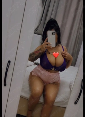 Pornista cu forme la tine in oras