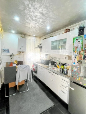 Vand apartament 2 camere in Hunedoara, zona OM. Pret 55000 EUR negociabil  - imagine 3