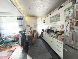 Vand apartament 2 camere in Hunedoara, zona OM. Pret 55000 EUR negociabil  - imagine 2