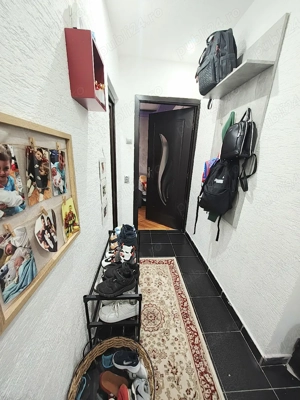 Vand apartament 2 camere in Hunedoara, zona OM. Pret 55000 EUR negociabil  - imagine 5