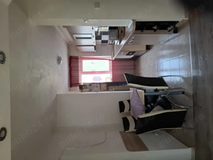 Vand apartament cu trei camere 
