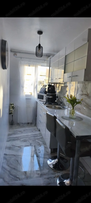 vând apartament cu trei camere lângă Spitalul Județean  - imagine 8