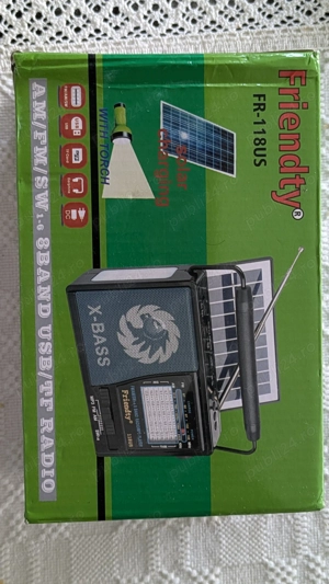 Radio 8 benzi, acumulator intern,încărcare solară, lanternă și MP3.