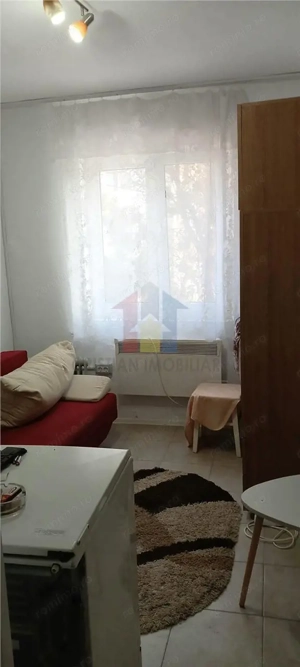 Garsoniera, zona Bariera, Etaj 1,