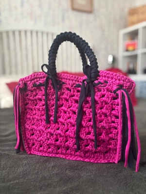 Geantă handmade croșetată   Pink & Deep Blue Statement Bag