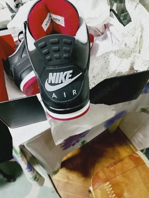 Vând Air Jordan 4 Retro 