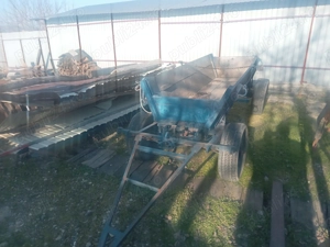 Vand caruta după tractor 