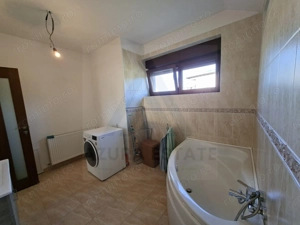 Casa intabulata 5 camere 2 bai si curte generoasa in Bavaria Park - imagine 6