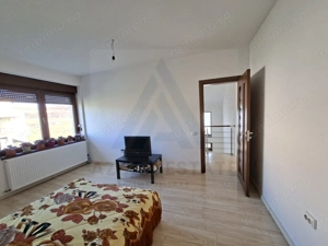 Casa intabulata 5 camere 2 bai si curte generoasa in Bavaria Park - imagine 2