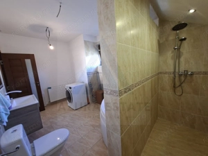 Casa intabulata 5 camere 2 bai si curte generoasa in Bavaria Park - imagine 7