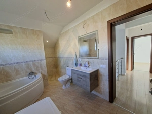 Casa intabulata 5 camere 2 bai si curte generoasa in Bavaria Park - imagine 15