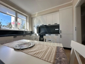 Apartament ultrafinisat 2 camere balcon 7.5 mp si parcare in Cristian - imagine 17