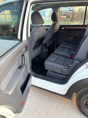 Volkswagen Cross Touran 2.0 Tdi 140 cp 2012 Euro 5  - imagine 8