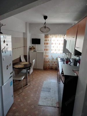 De închiriat apartament 3 camere, decomandat, Unirii Sud 