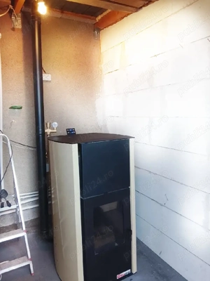 Două case intr-o curte, partial din caramidă, cu interior renovat in anul 2025, in zona bună, - imagine 6