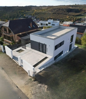 Vilă nouă design mediteranean, proiect deosebit și panoramă- 299.000 E
