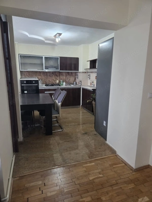 Apartament 2 camere decomandat-zona Spitalul Judetean-125.700 euro neg - imagine 8
