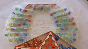 Set UNIC: Joc Vintage + 75 bile sticlă NOI (sigilate).