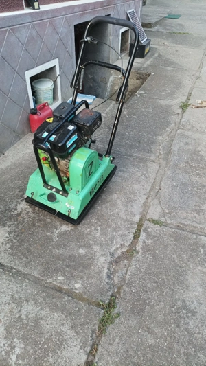 inchirere placa vibratoare pe benzina 