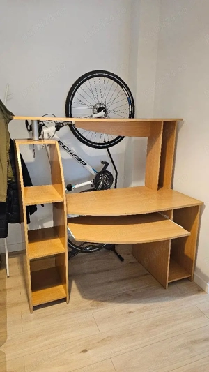 Birou de lucru PC cu etajera