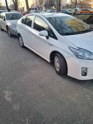 vand toyota prius 2011 .18 benzina hibrid GPL. km 300000nu a facut ubar  - imagine 6