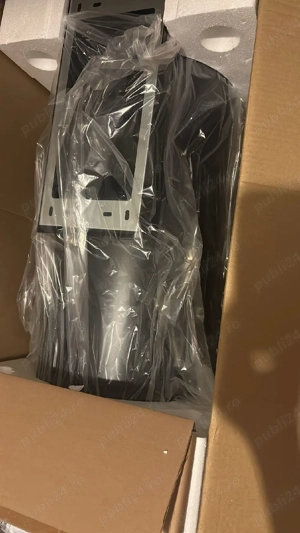 vand hota noua cu prindere pe perete