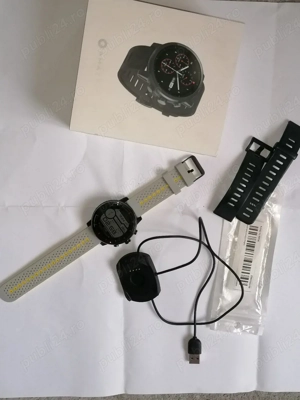 Smartwatch Xiaomi Amazfit Stratos in cutie cu accesorii