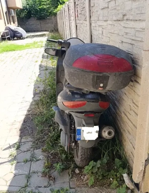 Vand pentru piese Malaguti Madison 250 S  - imagine 3