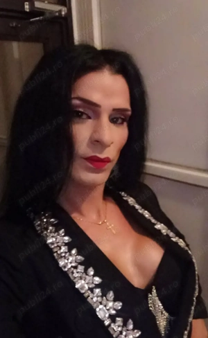 Transexuala siliconata nr 4 la sâni  Elvira 