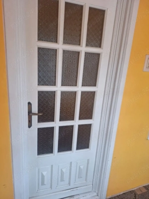 Uși din lemn de brad