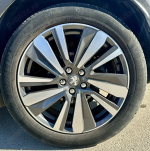 Peugeot 3008 1.2 benzina 130 cai Panoramic Incalzire scaune Masaj CarPlay Rate Garantie  - imagine 16