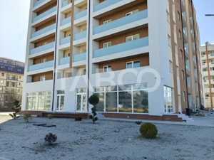 Spatiu Comercial de inchiriat cu 8 locuri de parcare - Vitrina 13 m