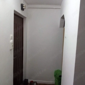 Închiriez garsoniera