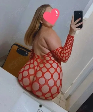 Bună baieți ma numesc amyra lucrez non stop Kiss 